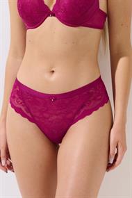 Lisca Evelyn Brazilian string