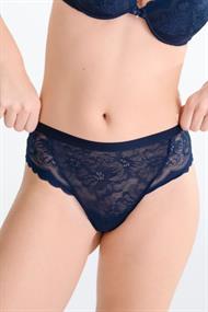 Lisca Evelyn brazilian string